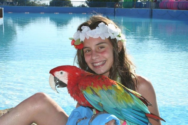 Con el loro del parque acuatico.jpg